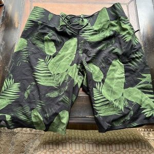 LuLulemon Boardshorts Size 32